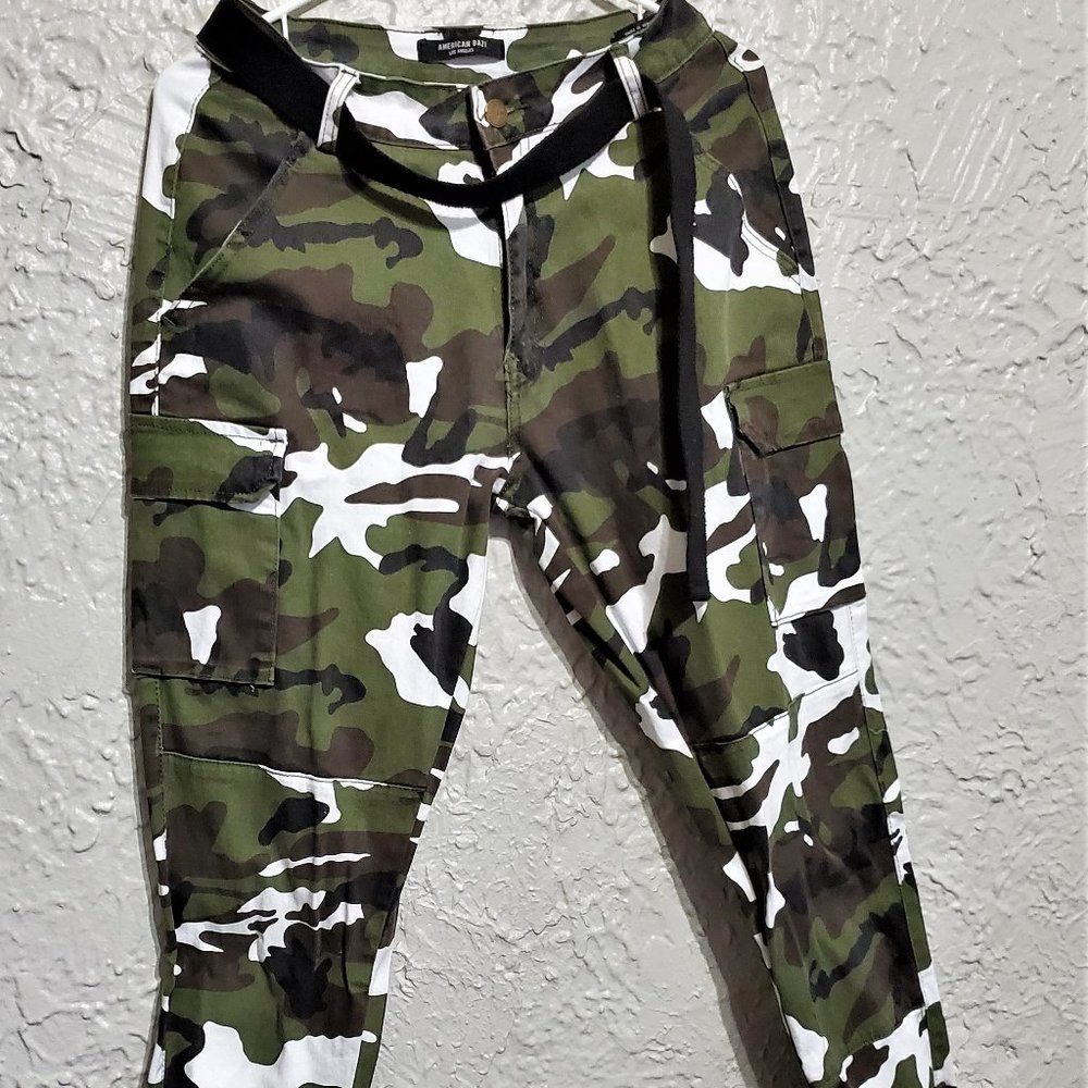 Camouflaged pants - tight fit at bottom